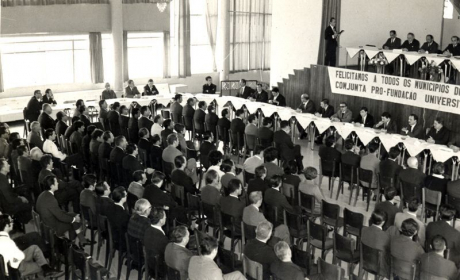 ENSINO SUPERIOR NO OESTE COMPLETA 50 ANOS COM A CRIAÇÃO DA FUNDESTE/UNOCHAPECÓ